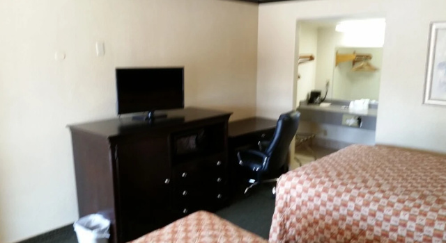 Четырёхместный номер Standard Town House Motel