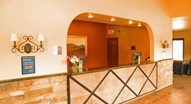 Best Western Sunset Inn, Забронировать Отель Отели Коуди с бассейном, Бассейн