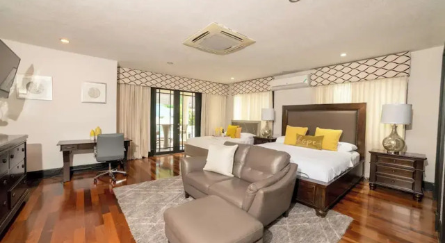 Orchids & Palms Villa, Забронировать Вилла Отели Монтего-Бэй с парковкой, Парковка