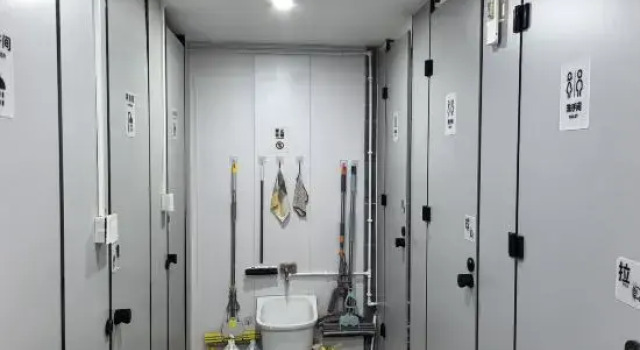 Кровать в общем номере Zhonggulou  Youth Hostel (Xi'an Zhonglou Subway Station Huimin Street Branch)
