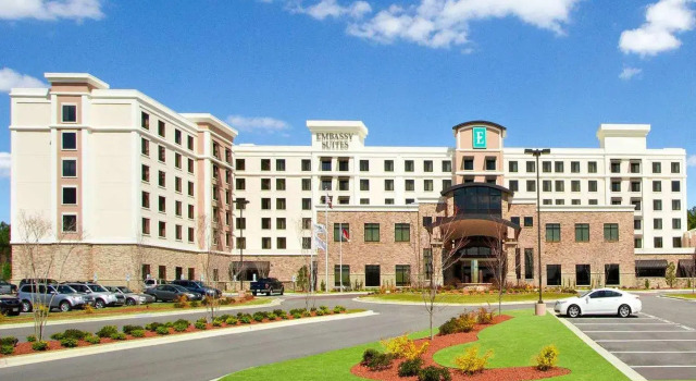 Номер Standard Embassy Suites by Hilton Fayetteville Fort Bragg