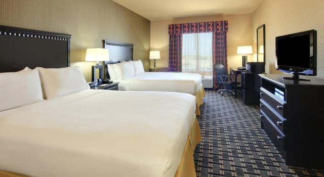Четырёхместный номер Standard Holiday Inn Express Hotel & Suites Ennis by IHG