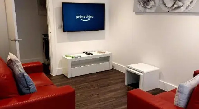Superb 1 Bedroom Stylish app 1st Fl sleeps 2 + 2, Забронировать Отель Борнмут Дорсет, рядом с Железнодорожный вокзал Борнмута