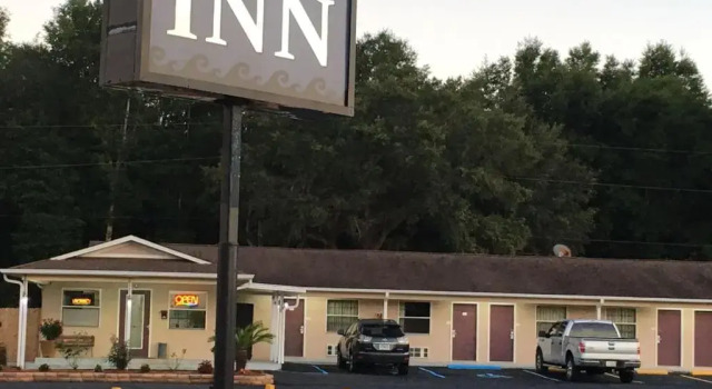 Red Carpet Inn Milton, Varaa Mini-hotelli Milton Panhandle Florida