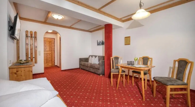 Четырёхместный номер Standard с балконом Hotel Hubertushof