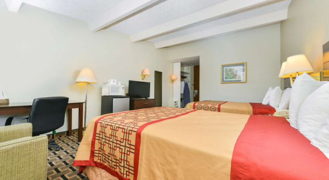 Четырёхместный номер Standard Americas Best Value Inn Sarasota