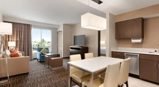 Четырёхместный люкс c 1 комнатой Homewood Suites By Hilton Irvine John Wayne Airport
