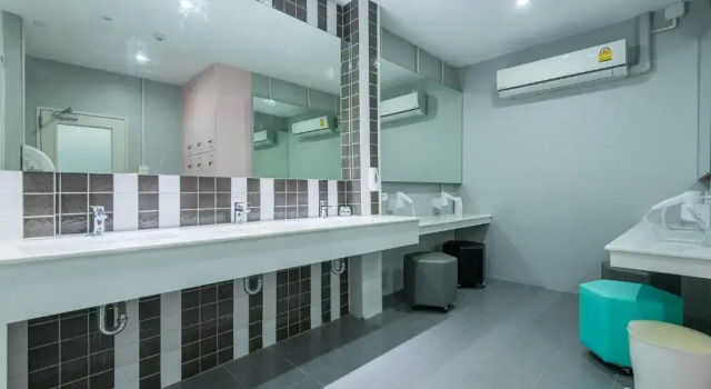 Кровать в общем номере (женский номер) Siam Stadium Hostel