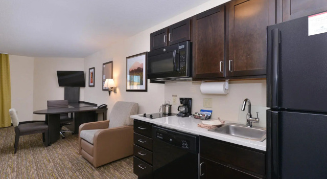 Четырёхместный люкс Candlewood Suites Casper by IHG