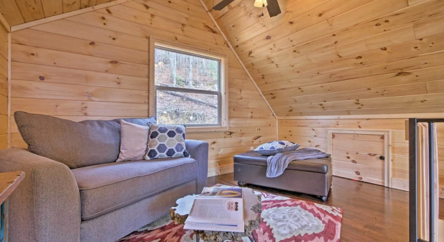 Hot Tub & Views: Charming Bryson City Cabin!