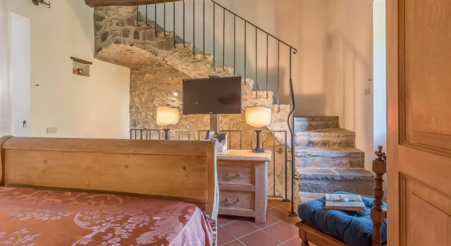 La Torre del Conte, villa with home restaurant, is located in an oasis of peace among the green Umbr-La Torre del Conte