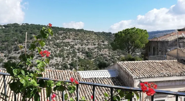 Двухместный номер Superior с балконом и с видом на город B&B Giardino Di Pietra