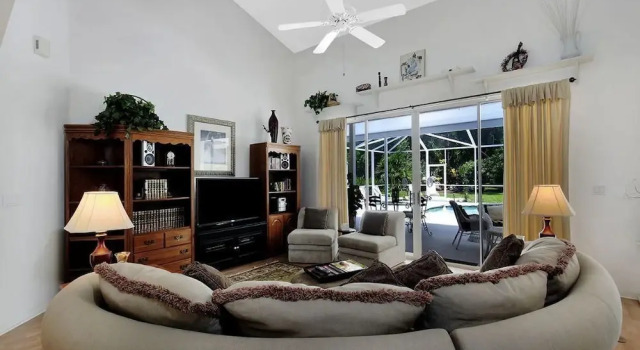 Piccadilly Cir Home, Забронировать Дом для отпуска Ист-Нейплс Нейплс