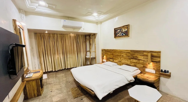 Четырёхместный номер Executive Hotel Shripad