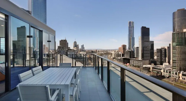 Номер Standard Пентхаус с балконом The Canvas Apartment Hotel