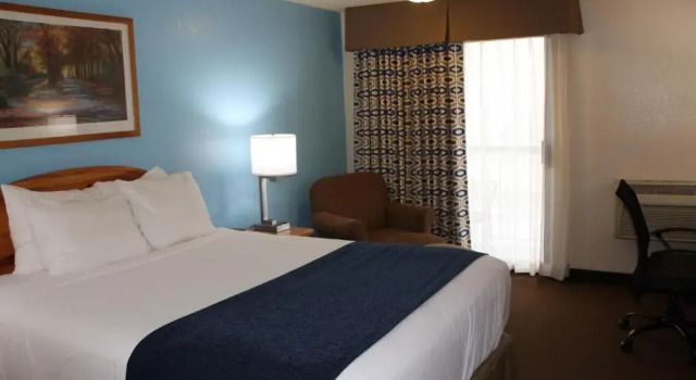 Двухместный номер с видом на реку Baymont by Wyndham Yakima Riverfront