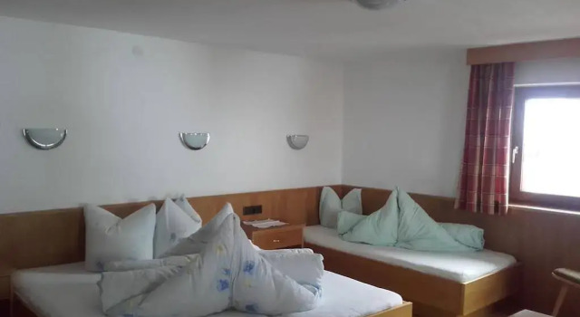 Alois Arnold, Prenota Hotel Hotel a Tirolo con parcheggio, Parcheggio