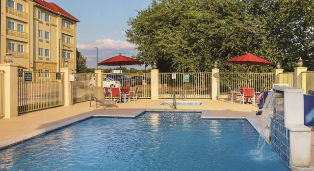 Номер Standard La Quinta Inn & Suites by Wyndham South Dallas - Hutchins