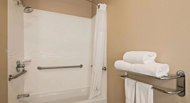 Двухместный номер для гостей с ограниченными возможностями Best Western PLUS Tulsa Inn & Suites