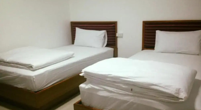 Srisuphan Hotel, Varaa Hotelli Hotellit North-Eastern Thailand pysäköinnillä, Pysäköinti