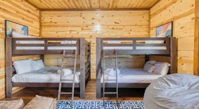 Коттедж Smokeys Paradise by Avantstay Sleeps 22 + Pool