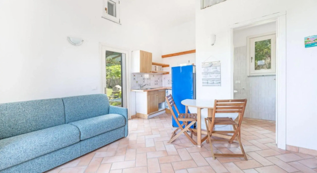 Villetta Sant'Andrea 400 meters from the beach with sea view terrace, garden and parking spaces-VILLETTA SANT'ANDREA