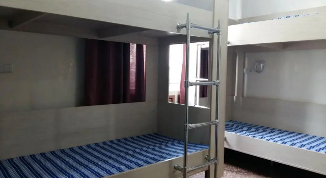 Hostel on Abdulliny 48, Rezerwuj Hostel Hostele w Ałma-Ata, Hostel