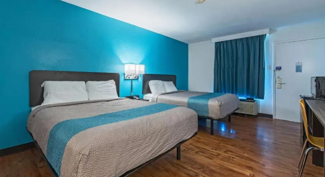 Четырёхместный номер Standard Americas Best Value Inn Hamilton