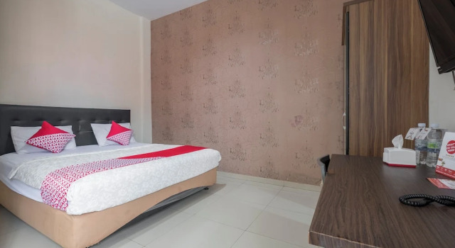 Люкс Standard Hotel O Makassar near Pantai Losari formerly Hotel Astra Novilia