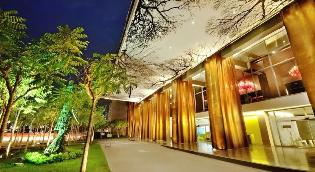 Yoo Towers Suites, Book Hotel Hoteller i Panamanian District med pool, Swimmingpool