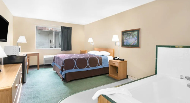 Двухместный люкс Northwoods Inn and Suites