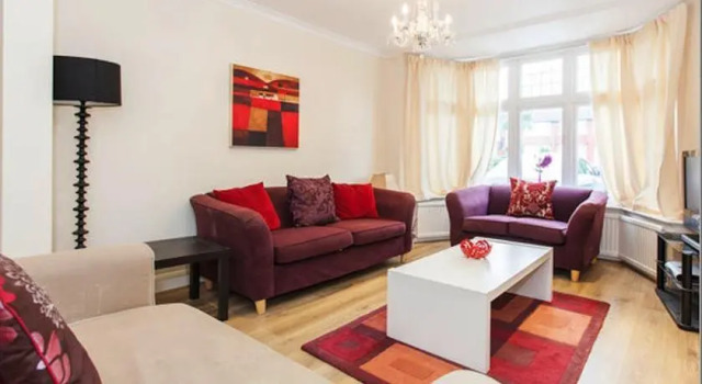 Three-Bedroom House on The Vale, Varaa Huoneisto Asunnot kohteessa Merseyside, Huoneisto