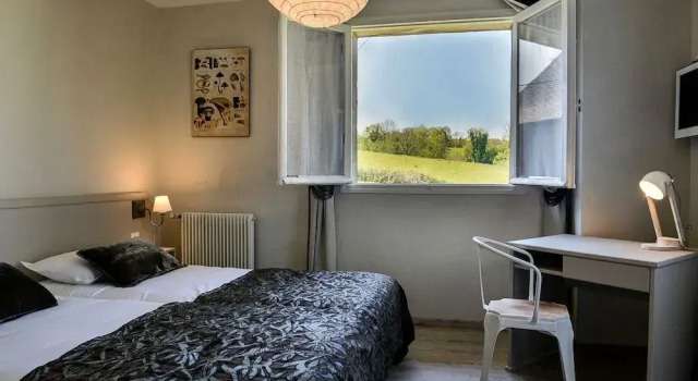 Hôtel - Restaurant Les Bains de Secours, Book Hotel Hotels in Pyrenees National Park with Parking, Parking