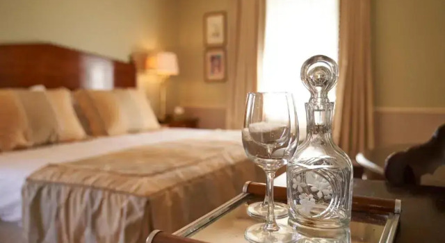 HOTEL Les Contes de Bruyeres, Prenota Hotel Servières-le-Château 