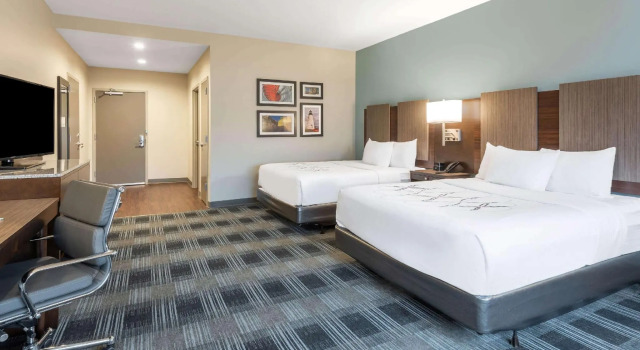 Четырёхместный номер Standard La Quinta by Wyndham Aberdeen-APG