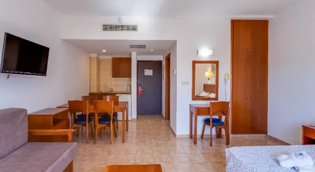Двухместный номер Standard с балконом и с видом на окрестности TETYK Hotel