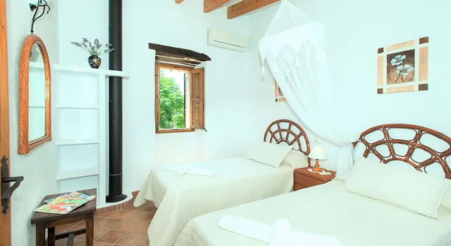 Вилла с 2 комнатами с балконом и с видом на горы Owl Booking Villa El Campet - Rustic Stay
