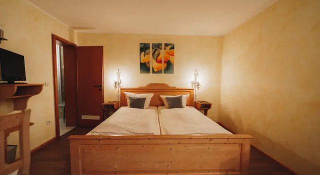 Landhotel Neukirchner Hof, Book Hotel Neukirchen bei Sulzbach-Rosenberg Bavaria