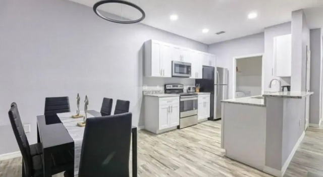 The Dunes Apartment 2 Bedroom Apts by Redawning, Забронировать Апартаменты/квартира Отели Lakeland - Winter Haven с парковкой, Парковка