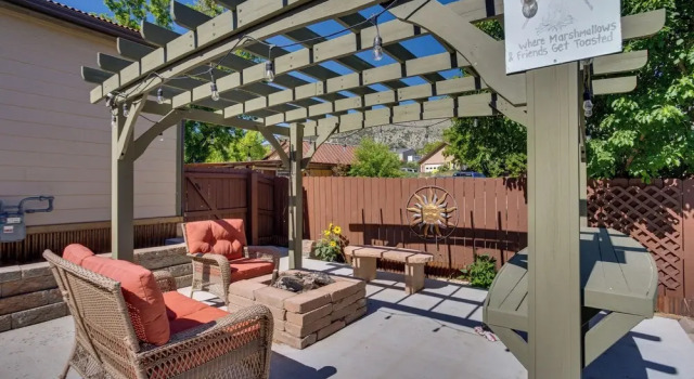 Коттедж Spacious Home w/ Deck: 5 Mi to Ridgway State Park!