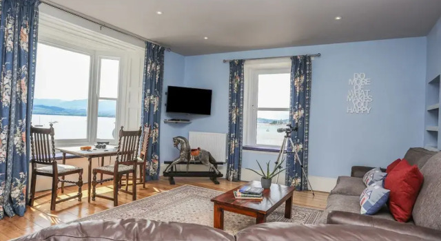 Gadlys House - Waters Edge