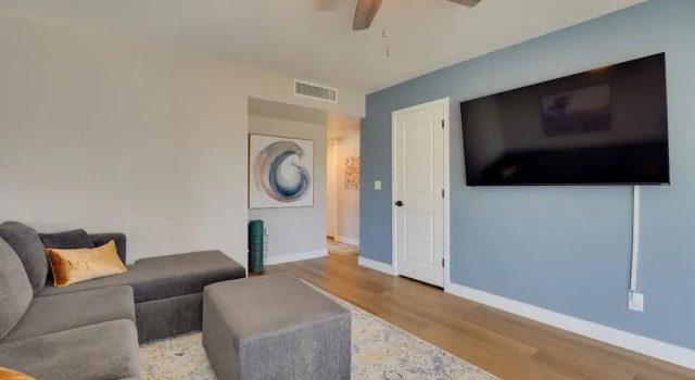 9 Mi to Downtown Tempe: Condo w/ Pool Access