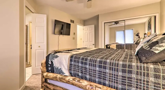 Апартаменты Charming Lake Harmony Townhouse w/ Balcony!