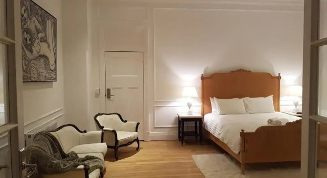 Полулюкс с балконом The Robertson Hotel