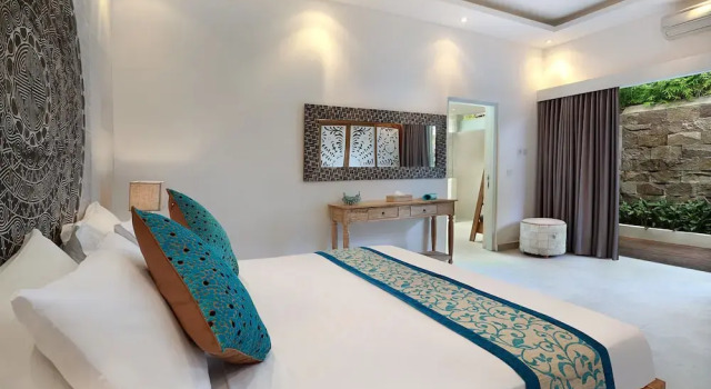 Seminyak White Design Villa