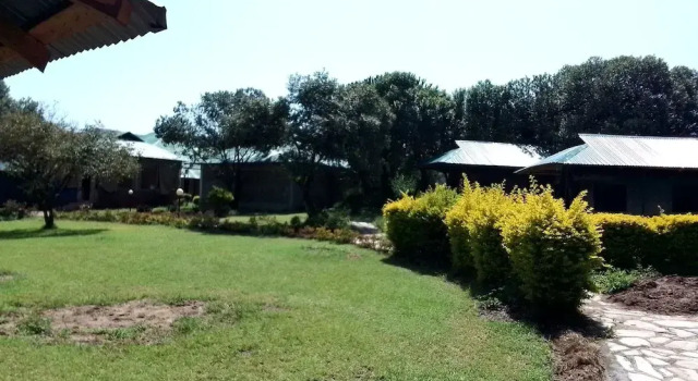 Miti Mingi Eco Camp, Réserver Hôtel Ololaimutiek 