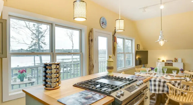 Waterfront Deer Isle Apartment w/ Fire Pit, Rezerwuj Apartament Deer Isle Stany Zjednoczone