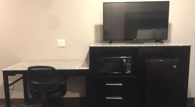 Двухместный люкс с 2 комнатами SureStay Hotel by Best Western Brownsville