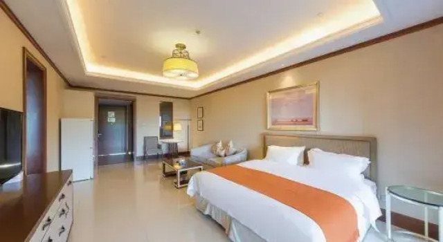 Семейный люкс с балконом и с видом на сад Lvcheng Zhujiajian Dongsha Holiday Hotel