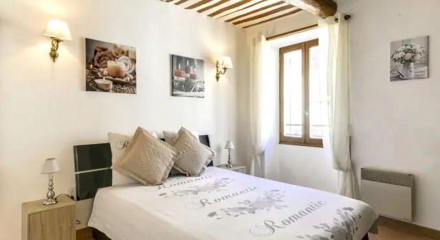 House With 2 Bedrooms in Malaucène, With Wonderful City View, Furnishe, Забронировать Отель Отели Малосен с парковкой, рядом с Укрепленная церковь Сен-Пьер-Сен-Мишель, Парковка